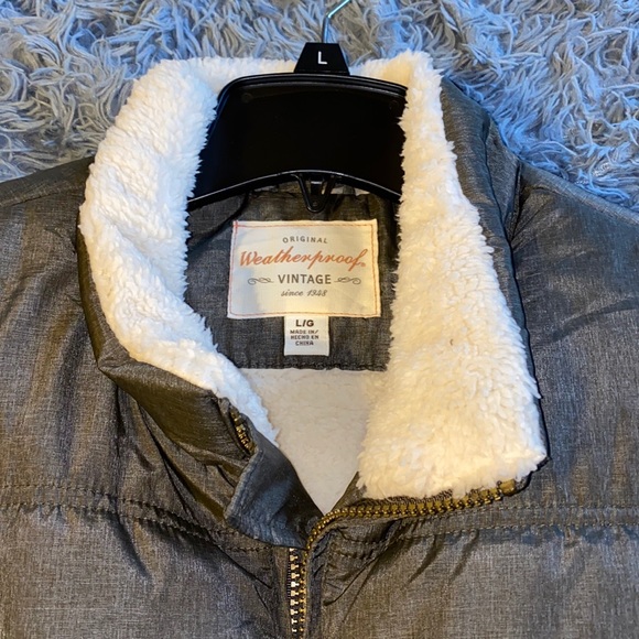 🥶Original Waterproof Vintage Sherpa lined puffer vest size Large - Picture 2 of 4